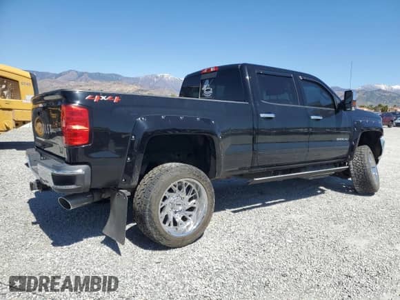 2019 Chevrolet Silverado 2500HD LT z VIN 1GC1KSEY9KF185772, wystawiony jako Copart lot #49741715 z przebiegiem 106 946 mil mil oraz Szkoda całkowita • Salvage title. Historia ofert i sprzedaży dostępna na DreamBid. Obrazek 3.