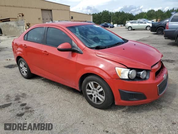 2012 Chevrolet Sonic LS z VIN 1G1JA5SH8C4149814, wystawiony jako Copart lot #81399975 z przebiegiem 97 391 mil mil oraz Szkoda całkowita • Salvage title. Historia ofert i sprzedaży dostępna na DreamBid. Obrazek 4.