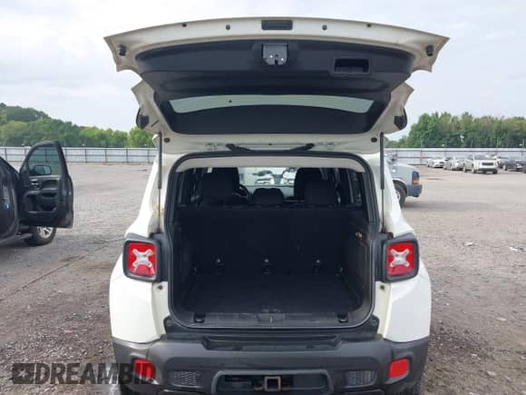 2017 Jeep Renegade Altitude с VIN ZACCJBBB5HPF50420, выставлен на аукционе IAAI как лот 42660798 с пробегом 138 594 миль миль и . История ставок и продаж доступна на DreamBid. Изображение 17.
