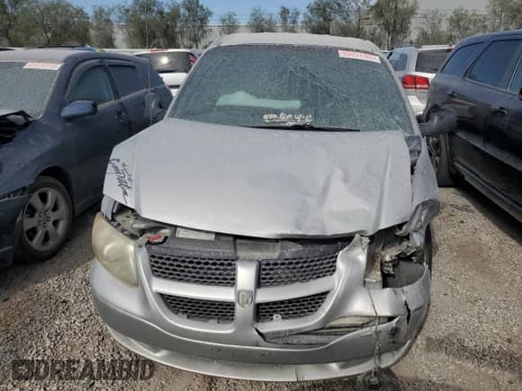 2001 Dodge Caravan Sport z VIN 2B4GP443X1R268449, wystawiony jako Copart lot #65857365 z przebiegiem Nie podano mil oraz Nie do naprawy • Non repairable. Historia ofert i sprzedaży dostępna na DreamBid. Obrazek 5.