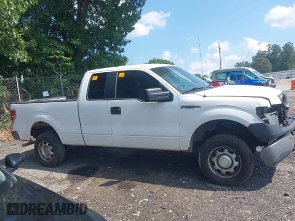 2014 Ford F-150 STX z VIN 1FTEX1CM0EKF77662, wystawiony jako IAAI lot #42556481 z przebiegiem Nie podano mil oraz . Historia ofert i sprzedaży dostępna na DreamBid. Obrazek 13.