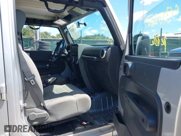 2008 Jeep Wrangler Unlimited Sahara с VIN 1J8GA591X8L628123, выставлен на аукционе IAAI как лот 43102623 с пробегом 231 500 миль миль и . История ставок и продаж доступна на DreamBid. Изображение 5.