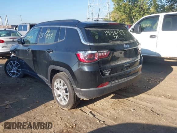 2024 Jeep Compass Latitude Lux z VIN 3C4NJDFN0RT155497, wystawiony jako IAAI lot #43220334 z przebiegiem 16 779 mil mil oraz . Historia ofert i sprzedaży dostępna na DreamBid. Obrazek 3.
