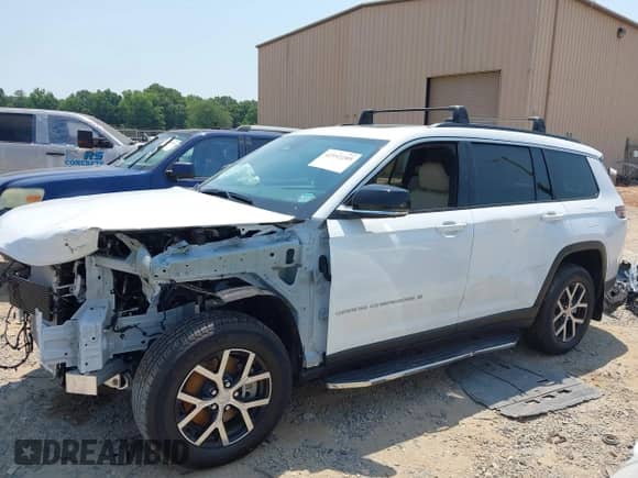 2025 Jeep Grand Cherokee Limited with VIN 1C4RJKBG7S8686200, listed as a IAAI auction lot 42592289 with 1,979 mi miles and . Bid and sale history available at DreamBid. Image 15.