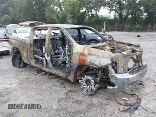 2019 Chevrolet Silverado 1500 LT z VIN 1GCPWCED0KZ116422, wystawiony jako IAAI lot #42883220 z przebiegiem Nie podano mil oraz . Historia ofert i sprzedaży dostępna na DreamBid. Obrazek 1.