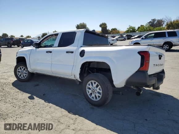 2025 Toyota Tacoma SR с VIN 3TYKD5HN2ST032561, выставлен на аукционе Copart как лот 71261725 с пробегом 2 116 миль миль и Списание • Salvage title. История ставок и продаж доступна на DreamBid. Изображение 2.