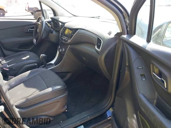 2019 Chevrolet Trax LT z VIN KL7CJPSB4KB922258, wystawiony jako IAAI lot #43312255 z przebiegiem 63 129 mil mil oraz . Historia ofert i sprzedaży dostępna na DreamBid. Obrazek 5.