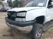 2003 Chevrolet Silverado 2500HD LT z VIN 1GCHK23153F256035, wystawiony jako IAAI lot #43176158 z przebiegiem Nie podano mil oraz . Historia ofert i sprzedaży dostępna na DreamBid. Obrazek 19.