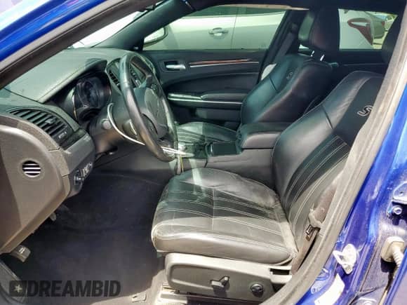 2020 Chrysler 300 S с VIN 2C3CCAGG2LH151035, выставлен на аукционе Copart как лот 54068735 с пробегом 100 045 миль миль и Чистый • Clean title. История ставок и продаж доступна на DreamBid. Изображение 7.