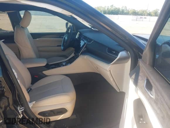 2023 Jeep Grand Cherokee Limited with VIN 1C4RJJBG5P8843658, listed as a IAAI auction lot 43310864 with 24,911 mi miles and . Bid and sale history available at DreamBid. Image 5.