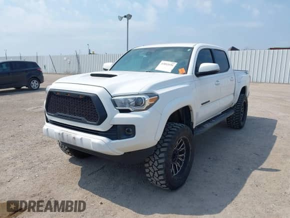 2019 Toyota Tacoma SR5 с VIN 3TMAZ5CN9KM100080, выставлен на аукционе IAAI как лот 43053191 с пробегом 98 434 миль миль и . История ставок и продаж доступна на DreamBid. Изображение 17.