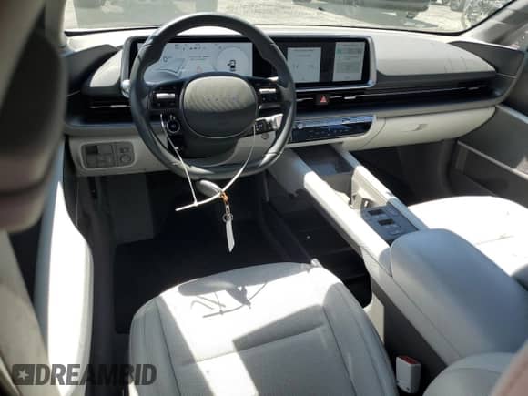 2024 Hyundai Ioniq 6 SEL z VIN KMHM34AA1RA073906, wystawiony jako Copart lot #63483785 z przebiegiem 5 637 mil mil oraz Szkoda całkowita • Salvage title. Historia ofert i sprzedaży dostępna na DreamBid. Obrazek 8.