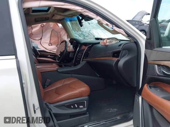 2019 Cadillac Escalade ESV Luxury с VIN 1GYS4HKJ7KR257246, выставлен на аукционе IAAI как лот 43197847 с пробегом Не указан миль и . История ставок и продаж доступна на DreamBid. Изображение 5.