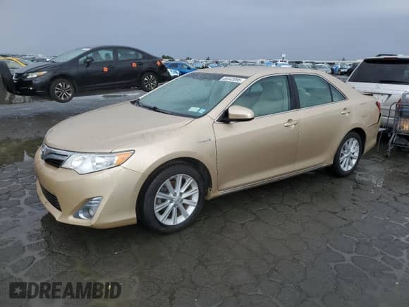 2012 Toyota Camry LE z VIN 4T1BD1FK0CU022245, wystawiony jako Copart lot #85543095 z przebiegiem 112 451 mil mil oraz Szkoda całkowita • Salvage title. Historia ofert i sprzedaży dostępna na DreamBid. Obrazek 1.
