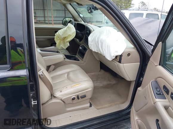 2004 Chevrolet Tahoe LS с VIN 1GNEC13Z24J281612, выставлен на аукционе IAAI как лот 41213348 с пробегом 237 500 миль миль и . История ставок и продаж доступна на DreamBid. Изображение 5.