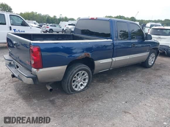 2000 GMC Sierra 1500 SLE z VIN 1GTEC19T1YZ314540, wystawiony jako IAAI lot #43331161 z przebiegiem 298 406 mil mil oraz . Historia ofert i sprzedaży dostępna na DreamBid. Obrazek 4.