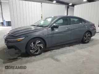 2025 Hyundai Elantra SEL Convenience z VIN KMHLS4DGXSU998929, wystawiony jako Copart lot #89807195 z przebiegiem 20 597 mil mil oraz Nie do naprawy • Non repairable. Historia ofert i sprzedaży dostępna na DreamBid. Obrazek 1.