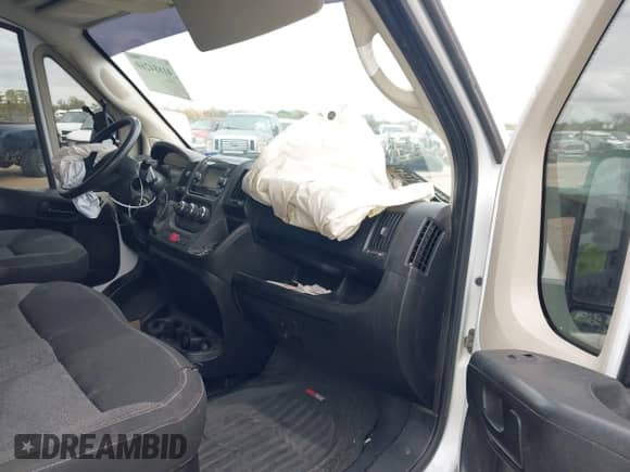 2018 Ram ProMaster Cargo z VIN 3C6URVJGXJE148169, wystawiony jako IAAI lot #41884260 z przebiegiem 147 215 mil mil oraz . Historia ofert i sprzedaży dostępna na DreamBid. Obrazek 5.