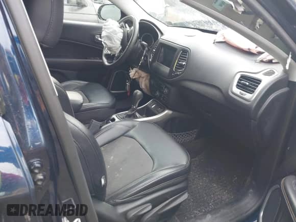 2017 Jeep Compass Latitude z VIN 3C4NJCBB8HT643116, wystawiony jako IAAI lot #43408019 z przebiegiem 43 414 mil mil oraz . Historia ofert i sprzedaży dostępna na DreamBid. Obrazek 5.