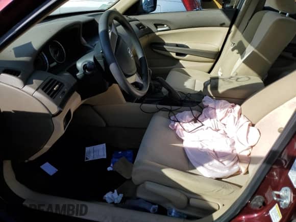 2010 Honda Accord LX z VIN 1HGCP2E31AA015109, wystawiony jako Copart lot #73314174 z przebiegiem Nie podano mil oraz Szkoda całkowita • Salvage title. Historia ofert i sprzedaży dostępna na DreamBid. Obrazek 7.