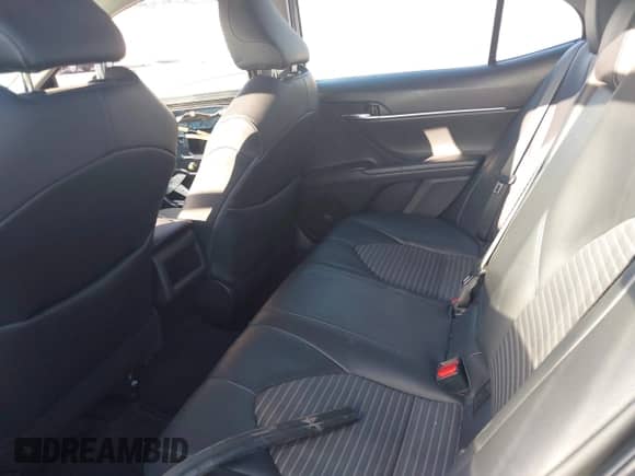 2021 Toyota Camry SE Nightshade z VIN 4T1G11AK1MU532174, wystawiony jako IAAI lot #43458375 z przebiegiem 53 698 mil mil oraz . Historia ofert i sprzedaży dostępna na DreamBid. Obrazek 8.