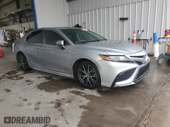 2022 Toyota Camry SE z VIN 4T1G11AK1NU712370, wystawiony jako Copart lot #86229765 z przebiegiem 104 657 mil mil oraz Szkoda całkowita • Salvage title. Historia ofert i sprzedaży dostępna na DreamBid. Obrazek 4.