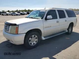 2003 Cadillac Escalade ESV with VIN 3GYFK66N53G218410, listed as a Copart auction lot 68452465 with 301,713 mi miles and Salvage title. Bid and sale history available at DreamBid. Image 1.