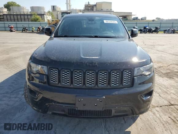 2018 Jeep Grand Cherokee Laredo E z VIN 1C4RJFAG6JC102552, wystawiony jako Copart lot #82372595 z przebiegiem 122 517 mil mil oraz Czysty tytuł • Clean title. Historia ofert i sprzedaży dostępna na DreamBid. Obrazek 5.