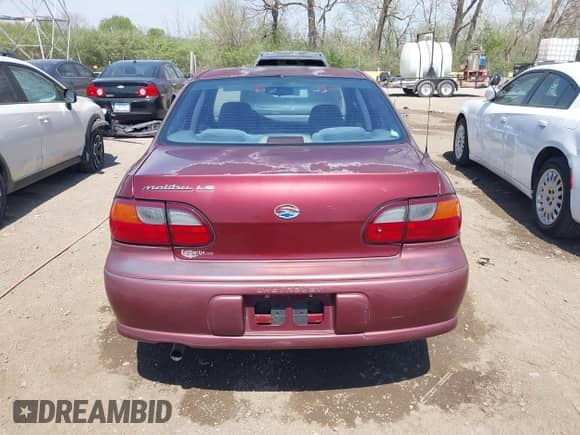 1998 Chevrolet Malibu LS с VIN 1G1NE52MXW6187654, выставлен на аукционе IAAI как лот 42065416 с пробегом 171 361 миль миль и . История ставок и продаж доступна на DreamBid. Изображение 16.
