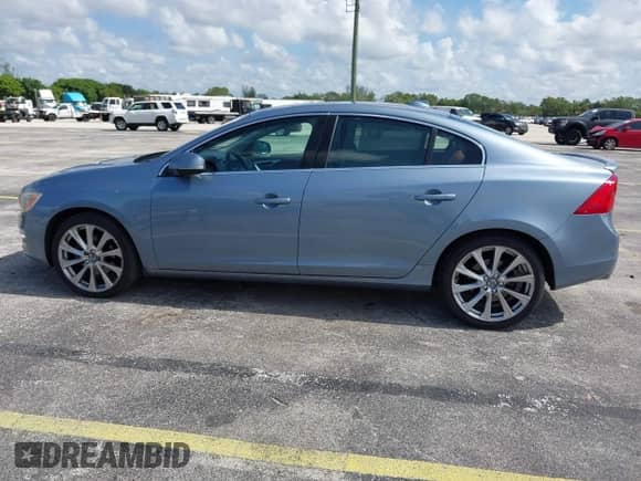 2017 Volvo S60 Inscription с VIN LYV402HK9HB153557, выставлен на аукционе IAAI как лот 42678809 с пробегом 108 961 миль миль и . История ставок и продаж доступна на DreamBid. Изображение 14.