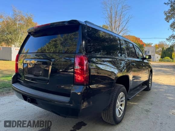 2019 Chevrolet Suburban LT с VIN 1GNSKHKCXKR274823, выставлен на аукционе Copart как лот 85012045 с пробегом 130 408 миль миль и Чистый • Clean title. История ставок и продаж доступна на DreamBid. Изображение 4.