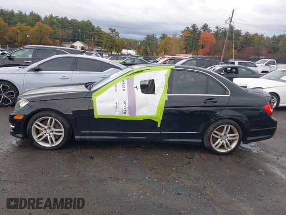 2013 Mercedes-Benz C 300 Sport с VIN WDDGF8AB4DG113013, выставлен на аукционе IAAI как лот 43466227 с пробегом 154 765 миль миль и . История ставок и продаж доступна на DreamBid. Изображение 14.