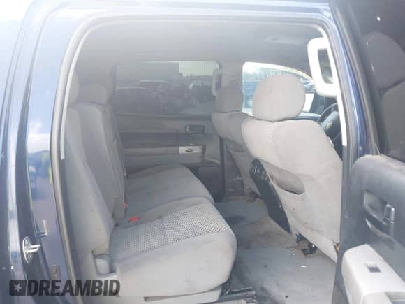 2007 Toyota Tundra SR5 z VIN 5TBET54107S454598, wystawiony jako IAAI lot #42558681 z przebiegiem 309 838 mil mil oraz . Historia ofert i sprzedaży dostępna na DreamBid. Obrazek 8.