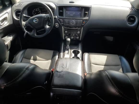 2019 Nissan Pathfinder S z VIN 5N1DR2MN4KC637382, wystawiony jako Copart lot #84215955 z przebiegiem 165 873 mil mil oraz Szkoda całkowita • Salvage title. Historia ofert i sprzedaży dostępna na DreamBid. Obrazek 8.