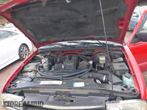 2000 Chevrolet S-10 LS with VIN 1GCCS1959Y8234985, listed as a IAAI auction lot 42462429 with 244,689 mi miles and . Bid and sale history available at DreamBid. Image 10.