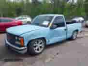 1989 GMC Sierra 1500 z VIN 1GTDC14K7KZ539594, wystawiony jako IAAI lot #41919046 z przebiegiem 80 364 mil mil oraz . Historia ofert i sprzedaży dostępna na DreamBid. Obrazek 2.