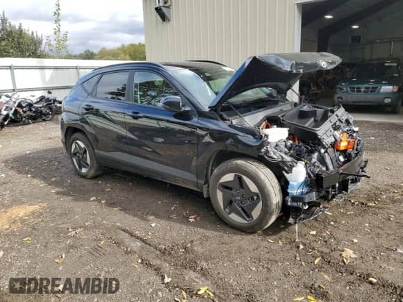 2025 Hyundai Kona SEL z VIN KM8HC3A6XSU018351, wystawiony jako Copart lot #75495384 z przebiegiem 685 mil mil oraz Szkoda całkowita • Salvage title. Historia ofert i sprzedaży dostępna na DreamBid. Obrazek 4.