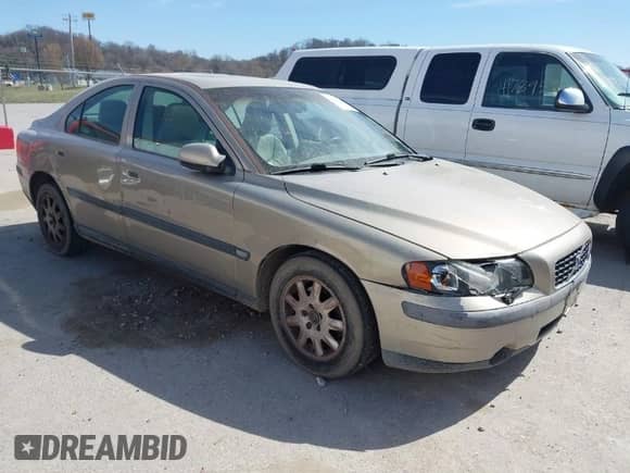 2001 Volvo S60 с VIN YV1RS61RX12066606, выставлен на аукционе IAAI как лот 41801626 с пробегом 161 504 миль миль и . История ставок и продаж доступна на DreamBid. Изображение 1.