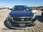 2016 Kia Sorento EX z VIN 5XYPHDA16GG127264, wystawiony jako Copart lot #81999055 z przebiegiem 154 924 mil mil oraz Czysty tytuł • Clean title. Historia ofert i sprzedaży dostępna na DreamBid. Obrazek 5.