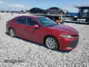 2020 Toyota Camry LE z VIN 4T1C11AKXLU910439, wystawiony jako Copart lot #69905845 z przebiegiem Nie podano mil oraz Szkoda całkowita • Salvage title. Historia ofert i sprzedaży dostępna na DreamBid. Obrazek 4.