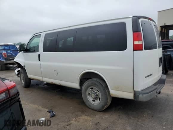 2008 Chevrolet Express Passenger with VIN 1GAHG35K581187695, listed as a Copart auction lot 66586304 with Not provided miles and Salvage title. Bid and sale history available at DreamBid. Image 2.