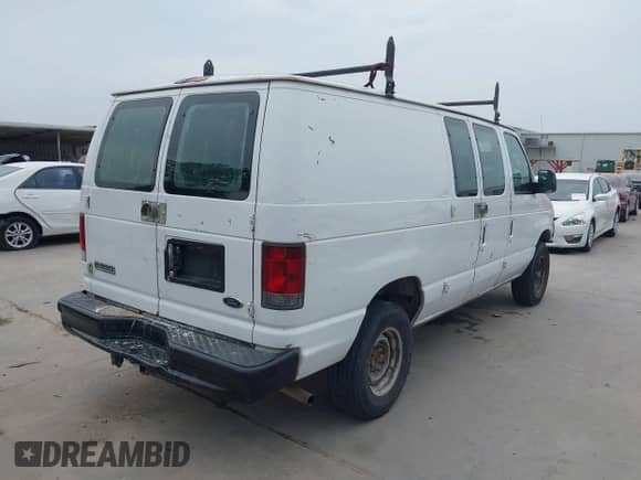 2008 Ford Econoline Cargo Commercial z VIN 1FTSE34L98DA08053, wystawiony jako IAAI lot #42277418 z przebiegiem 248 717 mil mil oraz . Historia ofert i sprzedaży dostępna na DreamBid. Obrazek 4.