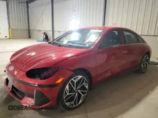 2024 Hyundai Ioniq 6 SEL z VIN KMHM34AC1RA076953, wystawiony jako Copart lot #84225235 z przebiegiem 7 590 mil mil oraz Szkoda całkowita • Salvage title. Historia ofert i sprzedaży dostępna na DreamBid. Obrazek 1.