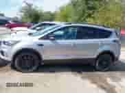 2017 Ford Escape Titanium z VIN 1FMCU9J9XHUC08079, wystawiony jako IAAI lot #43333080 z przebiegiem 169 596 mil mil oraz . Historia ofert i sprzedaży dostępna na DreamBid. Obrazek 14.