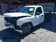 2006 Chevrolet Silverado 1500 Work Truck z VIN 3GCEC14X86G197028, wystawiony jako IAAI lot #42933273 z przebiegiem Nie podano mil oraz . Historia ofert i sprzedaży dostępna na DreamBid. Obrazek 17.