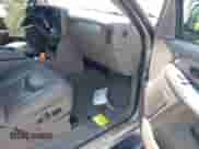 2003 GMC Sierra 1500 SLE с VIN 2GTEC19TX31259202, выставлен на аукционе IAAI как лот 43074405 с пробегом 132 654 миль миль и . История ставок и продаж доступна на DreamBid. Изображение 5.