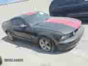 2007 Ford Mustang GT Deluxe с VIN 1ZVHT82H775304514, выставлен на аукционе IAAI как лот 43080644 с пробегом 221 004 миль миль и . История ставок и продаж доступна на DreamBid. Изображение 1.