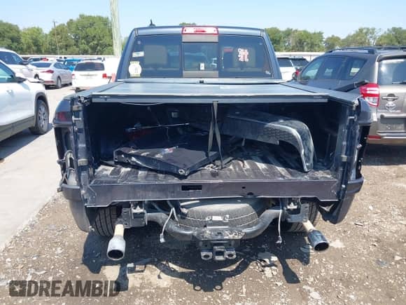 2018 Ram 1500 Big Horn z VIN 1C6RR6LT1JS132672, wystawiony jako IAAI lot #43161381 z przebiegiem 136 924 mil mil oraz . Historia ofert i sprzedaży dostępna na DreamBid. Obrazek 17.