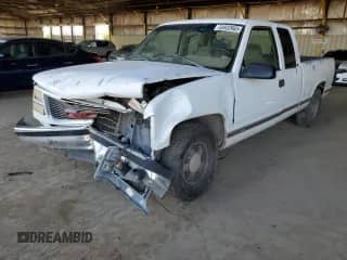 1998 GMC Sierra 1500 z VIN 2GTEC19M2W1527172, wystawiony jako Copart lot #54932665 z przebiegiem 294 133 mil mil oraz Szkoda całkowita • Salvage title. Historia ofert i sprzedaży dostępna na DreamBid. Obrazek 1.