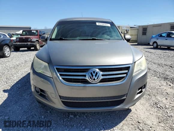 2011 Volkswagen Tiguan SE z VIN WVGAV7AX5BW535864, wystawiony jako Copart lot #49788565 z przebiegiem 175 298 mil mil oraz Czysty tytuł • Clean title. Historia ofert i sprzedaży dostępna na DreamBid. Obrazek 5.